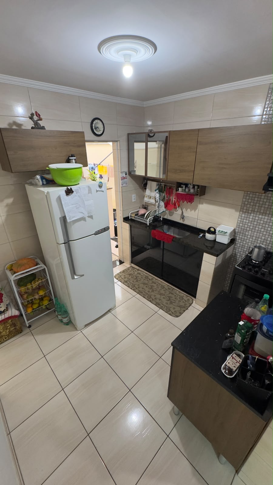 Cozinha planejada com bancada em granito