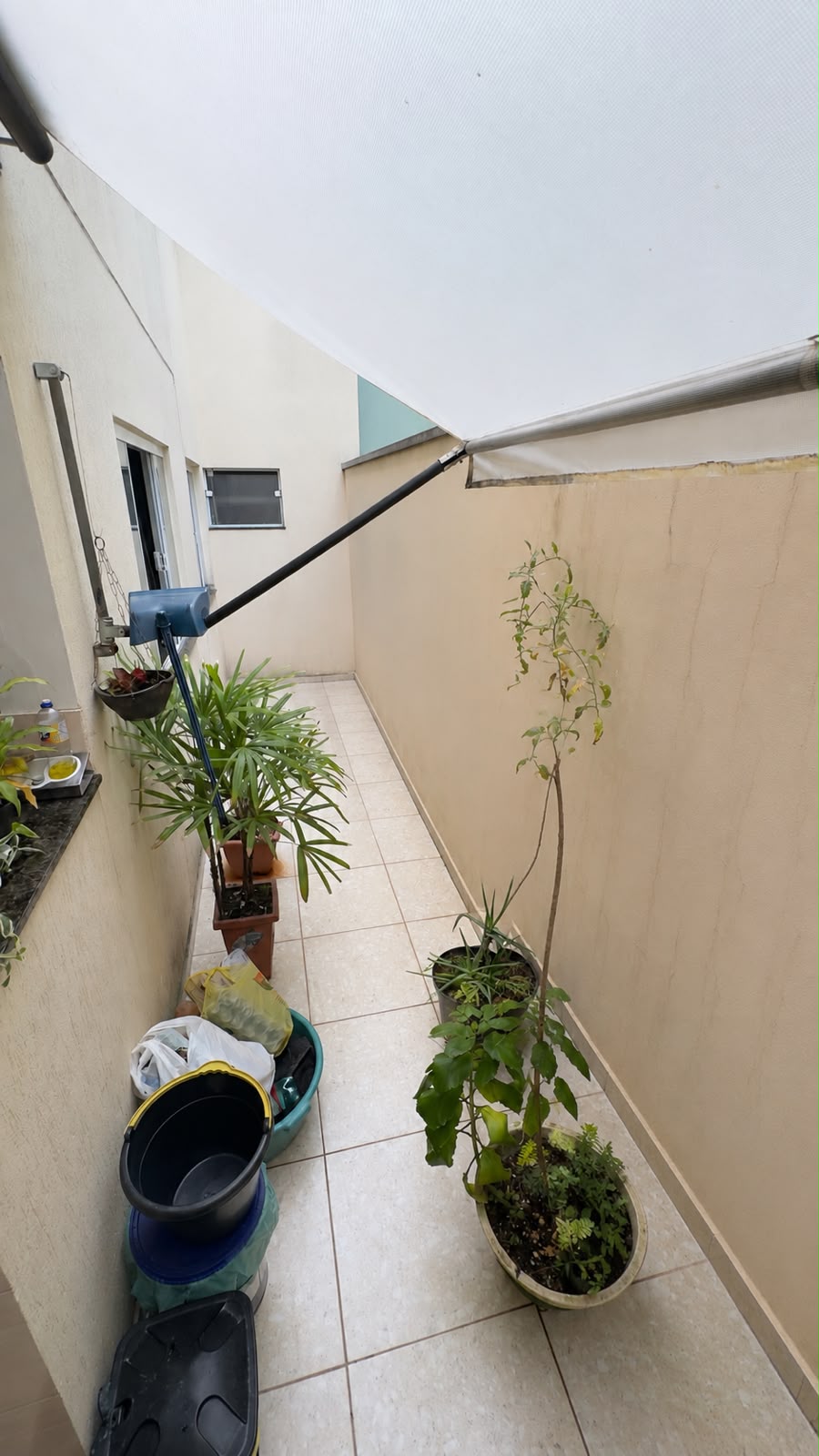 Quintal com cobertura retrátil
