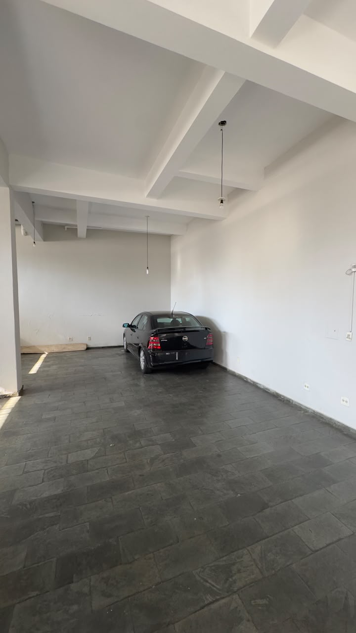 Garagem coberta do apartamento à venda no Centro de Pouso Alegre