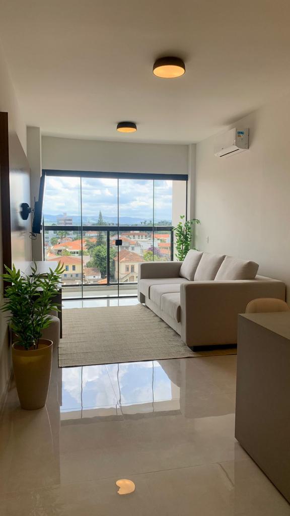 Apartamento mobiliado à venda no Edifício Scenariun, Centro de Pouso Alegre