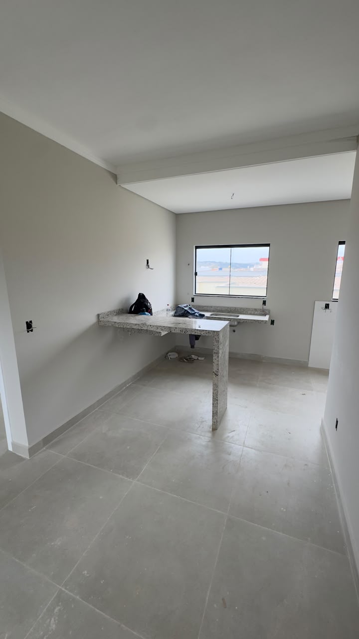 Cozinha com bancada de granito