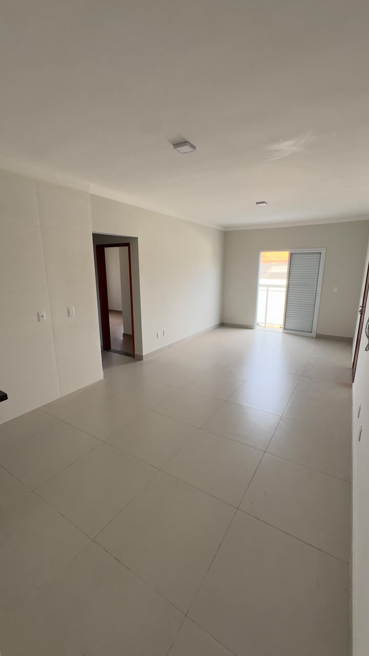 Apartamento novo à venda no Foch com suíte e sacada, Pouso Alegre