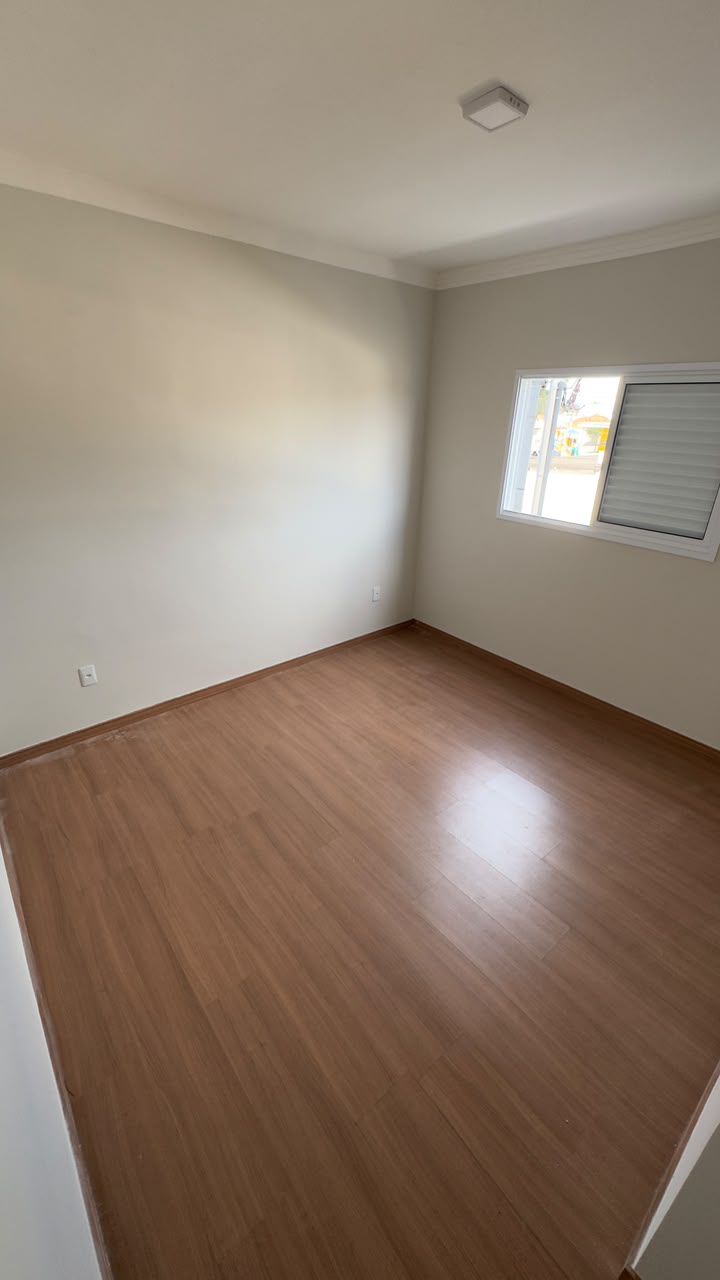 Quarto com piso laminado