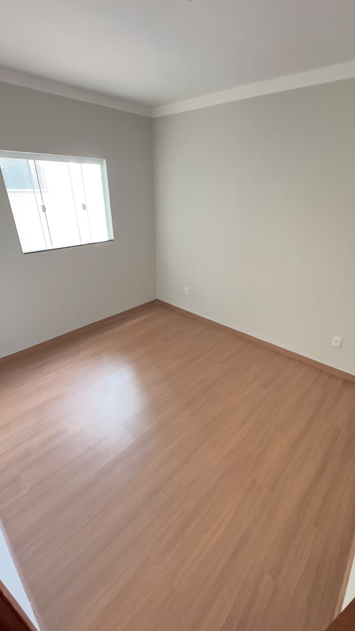 Quarto — outro ângulo