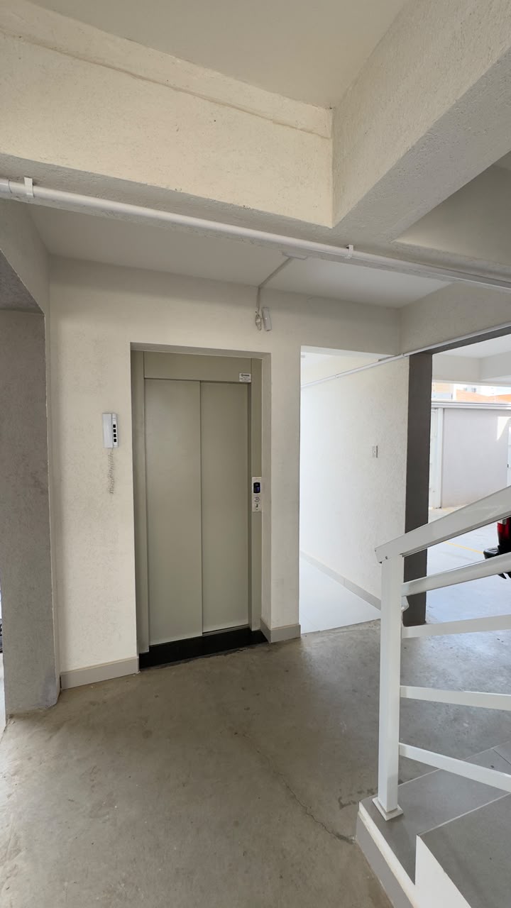 Hall com elevador