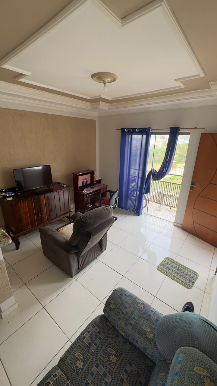Sala ampla com acesso à varanda