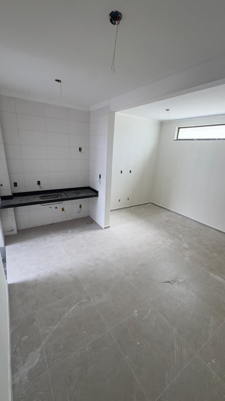 Sala ampla integrada com a cozinha