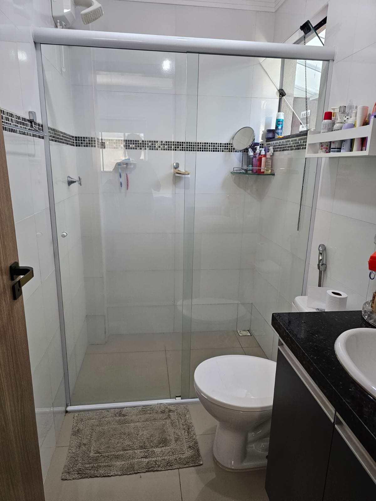 Banheiro da suíte com box