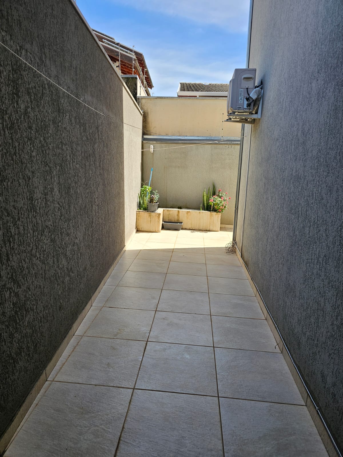 Quintal com floreiras