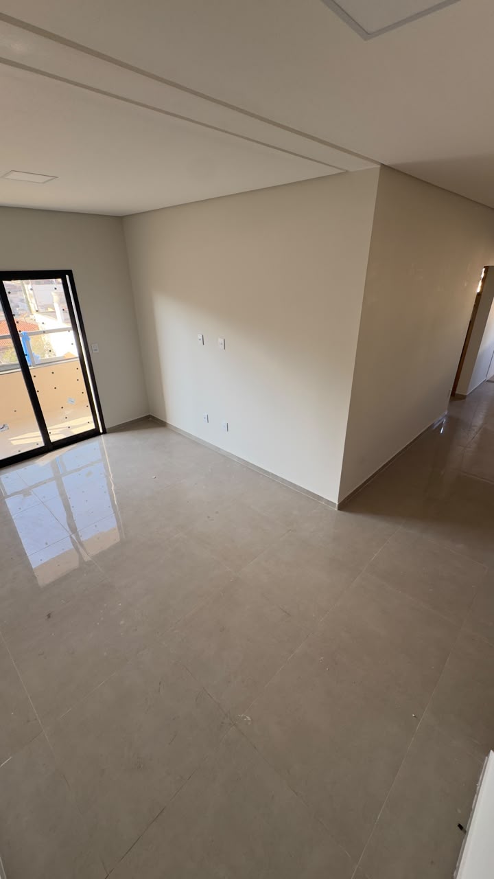 Sala, outro ângulo, com corredor dos quartos