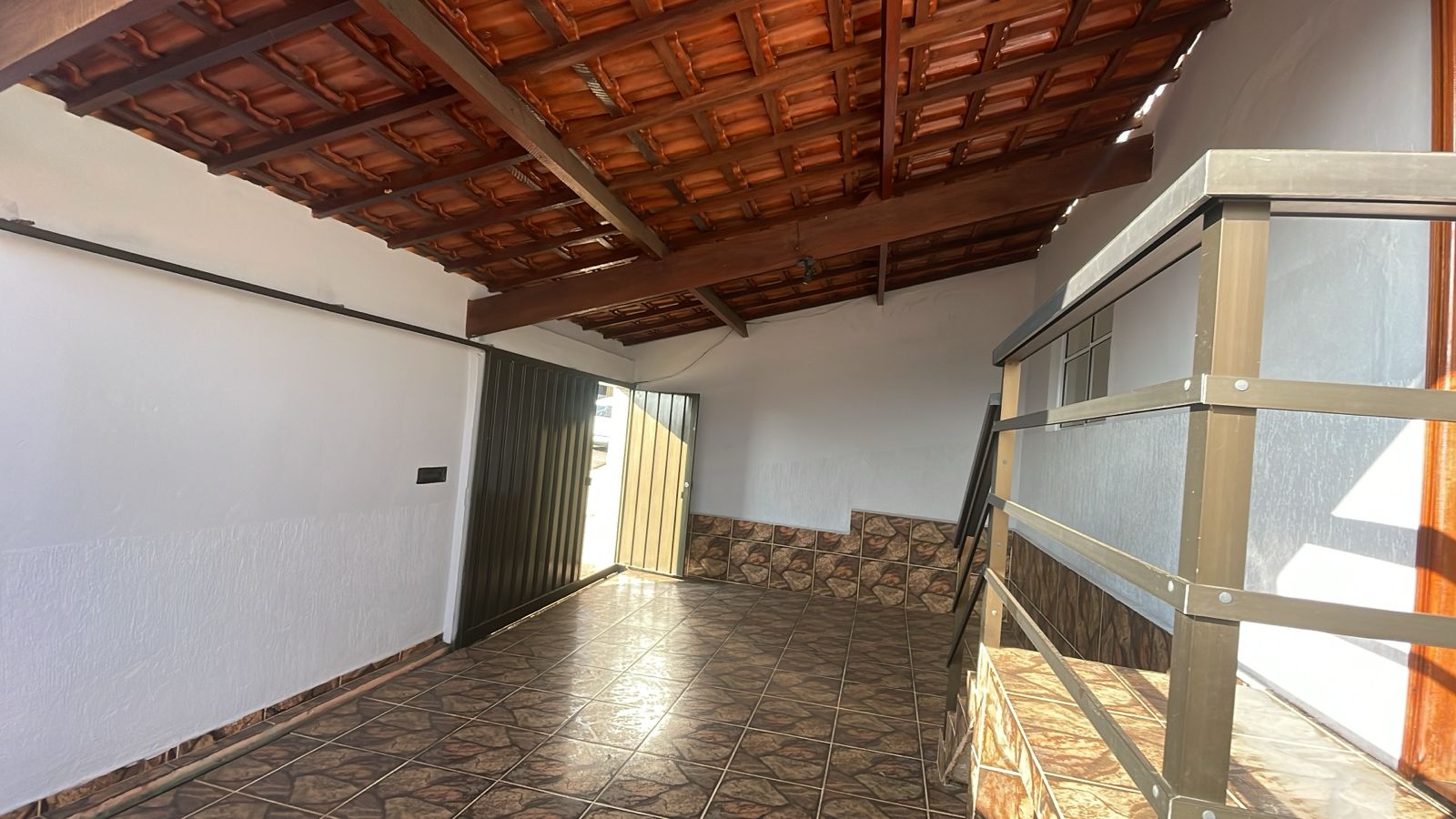 Garagem coberta para 2 carros