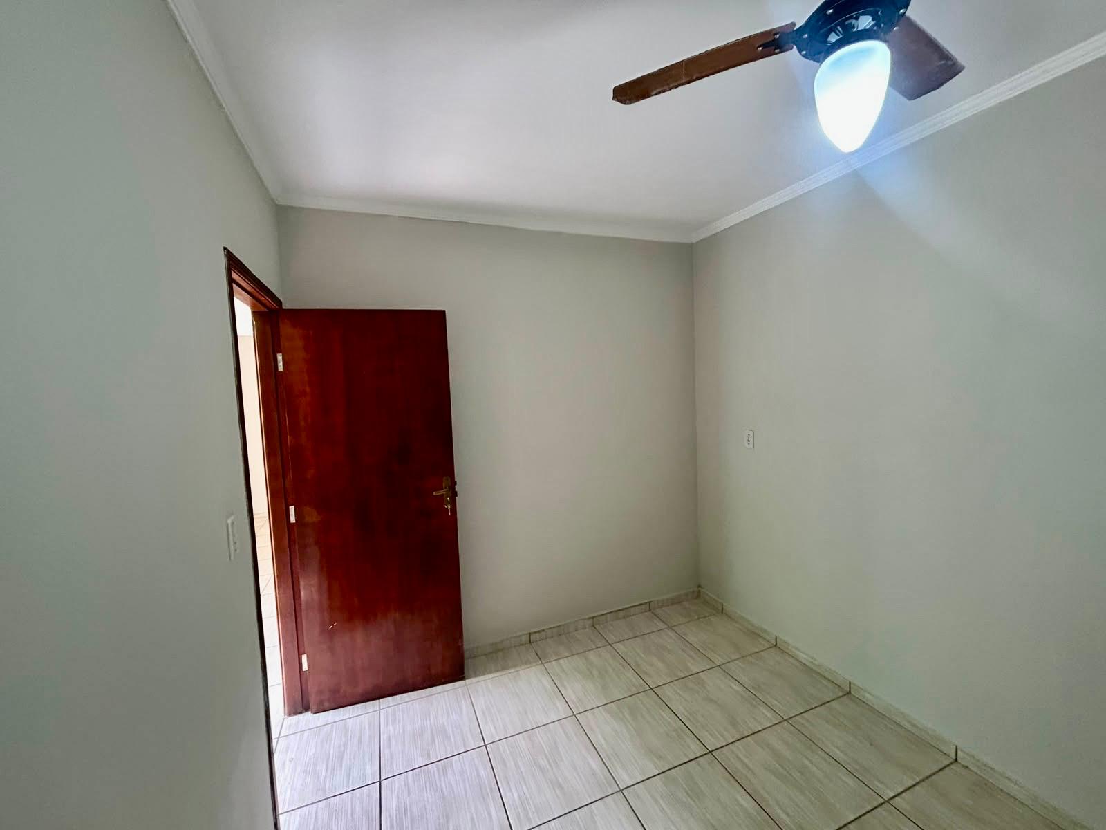 Quarto, outro ângulo