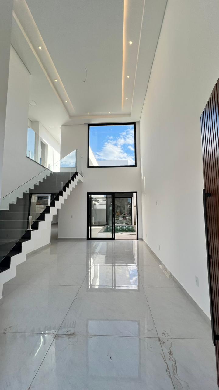 Hall com pé-direito duplo