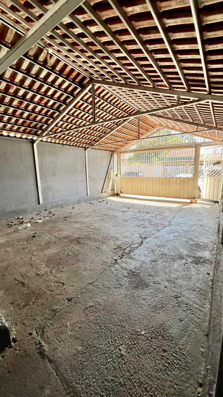 Garagem coberta para 4 carros