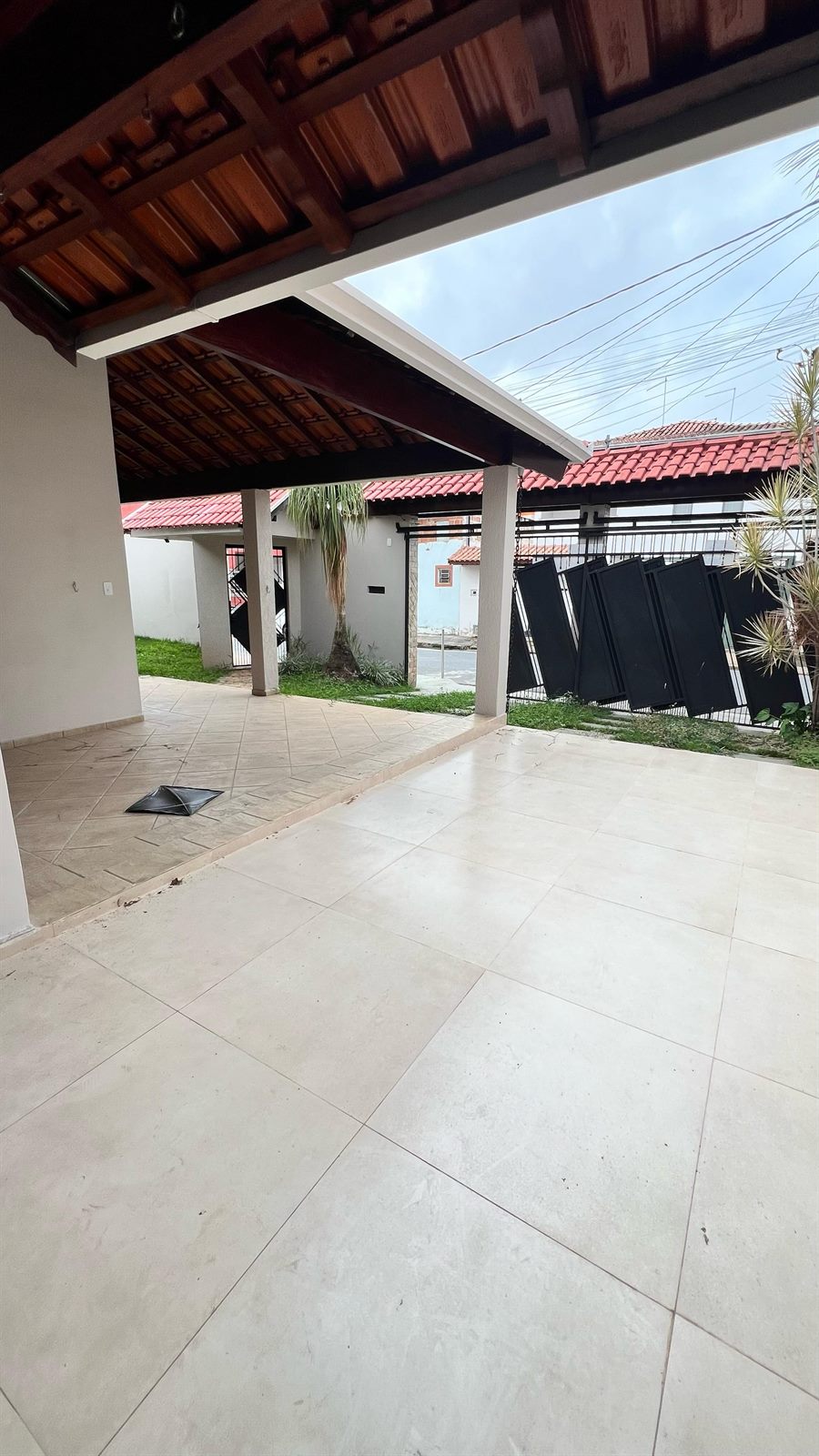 Garagem coberta para 3 carros