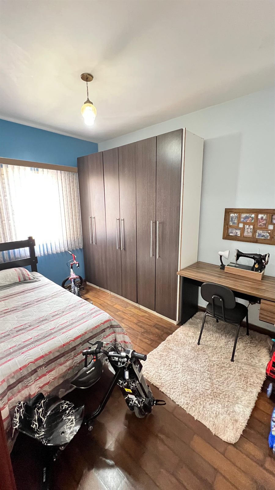 Quarto com armários