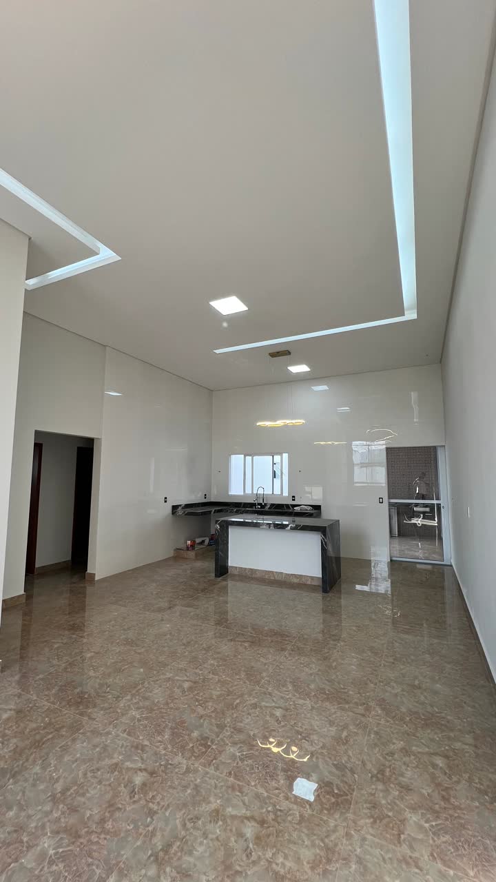 Casa nova à venda no Jardim Floresta com cozinha em ilha e área gourmet, Pouso Alegre