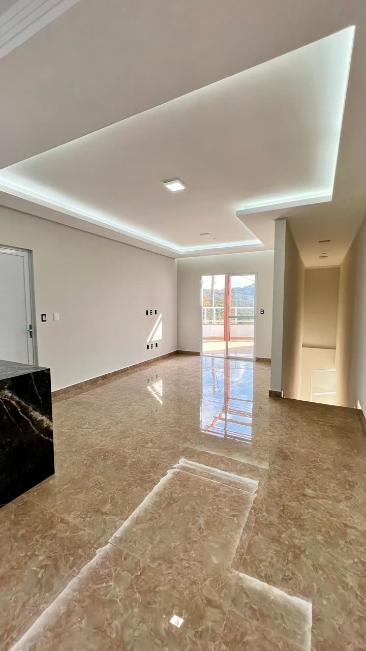 Casa nova à venda no Jardim Floresta com sala ampla, Pouso Alegre