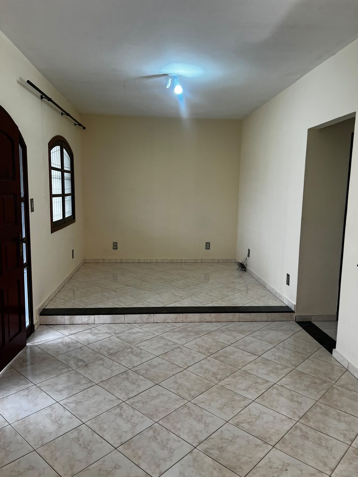 Sala com vista para a cozinha americana