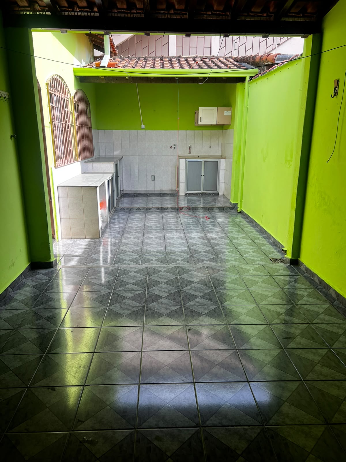 Varanda coberta nos fundos com área externa