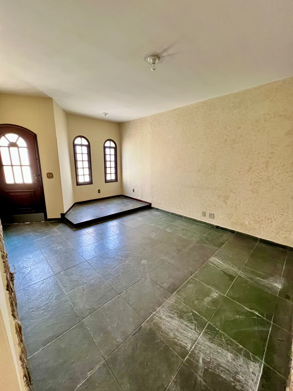 Sala ampla na entrada