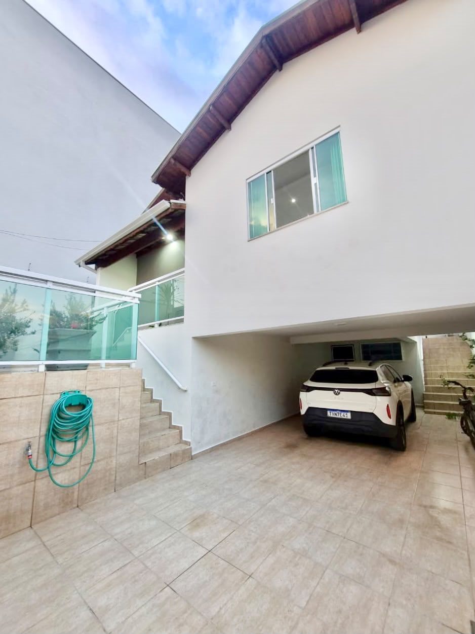 Fachada da casa à venda no Residencial Parque dos Fontes, Pouso Alegre