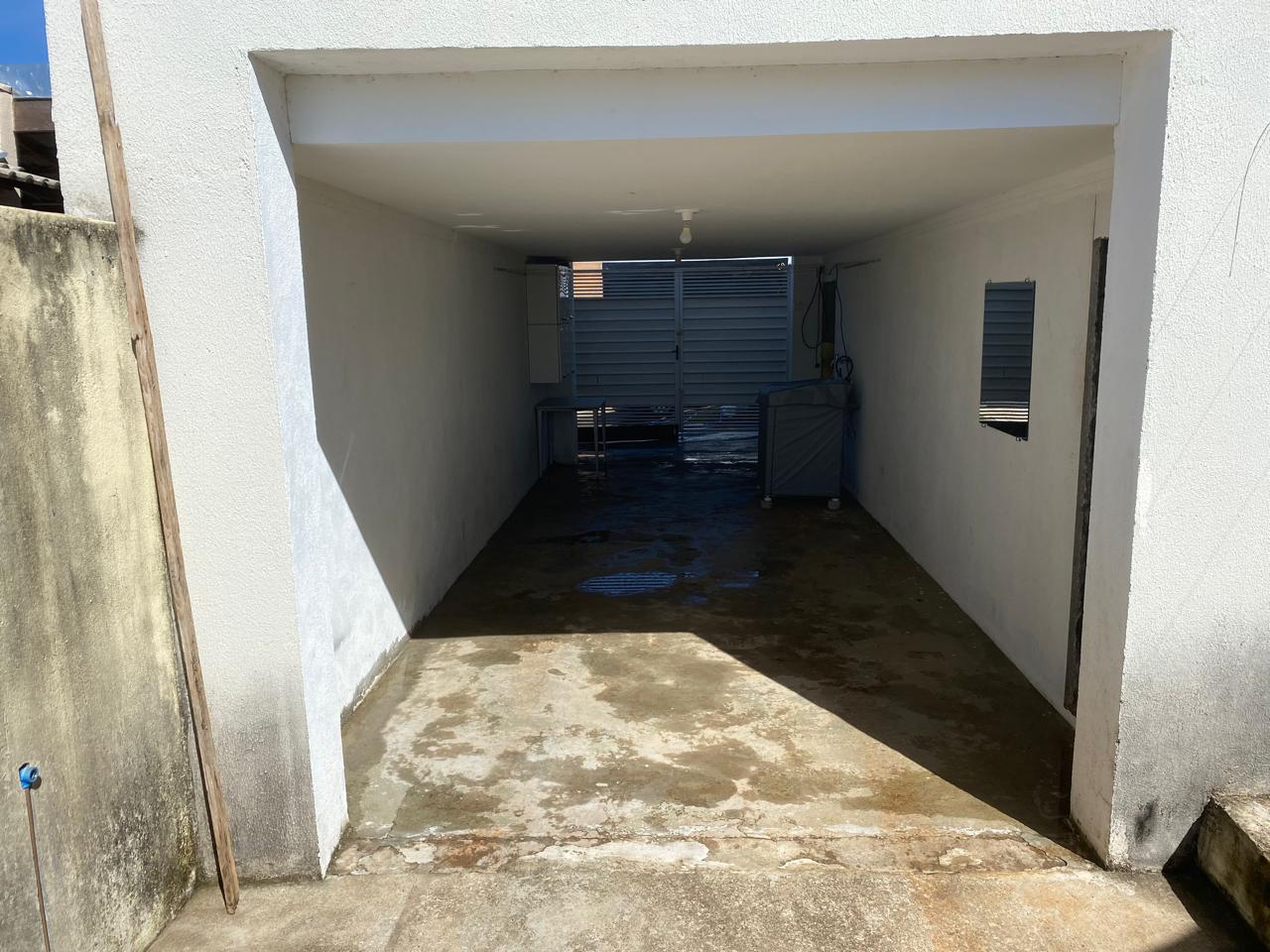 Garagem coberta para 3 carros