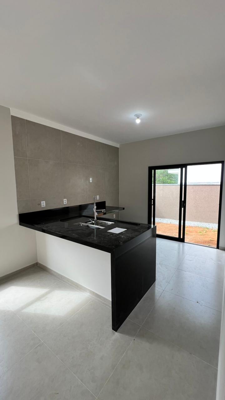 Cozinha com bancada em granito