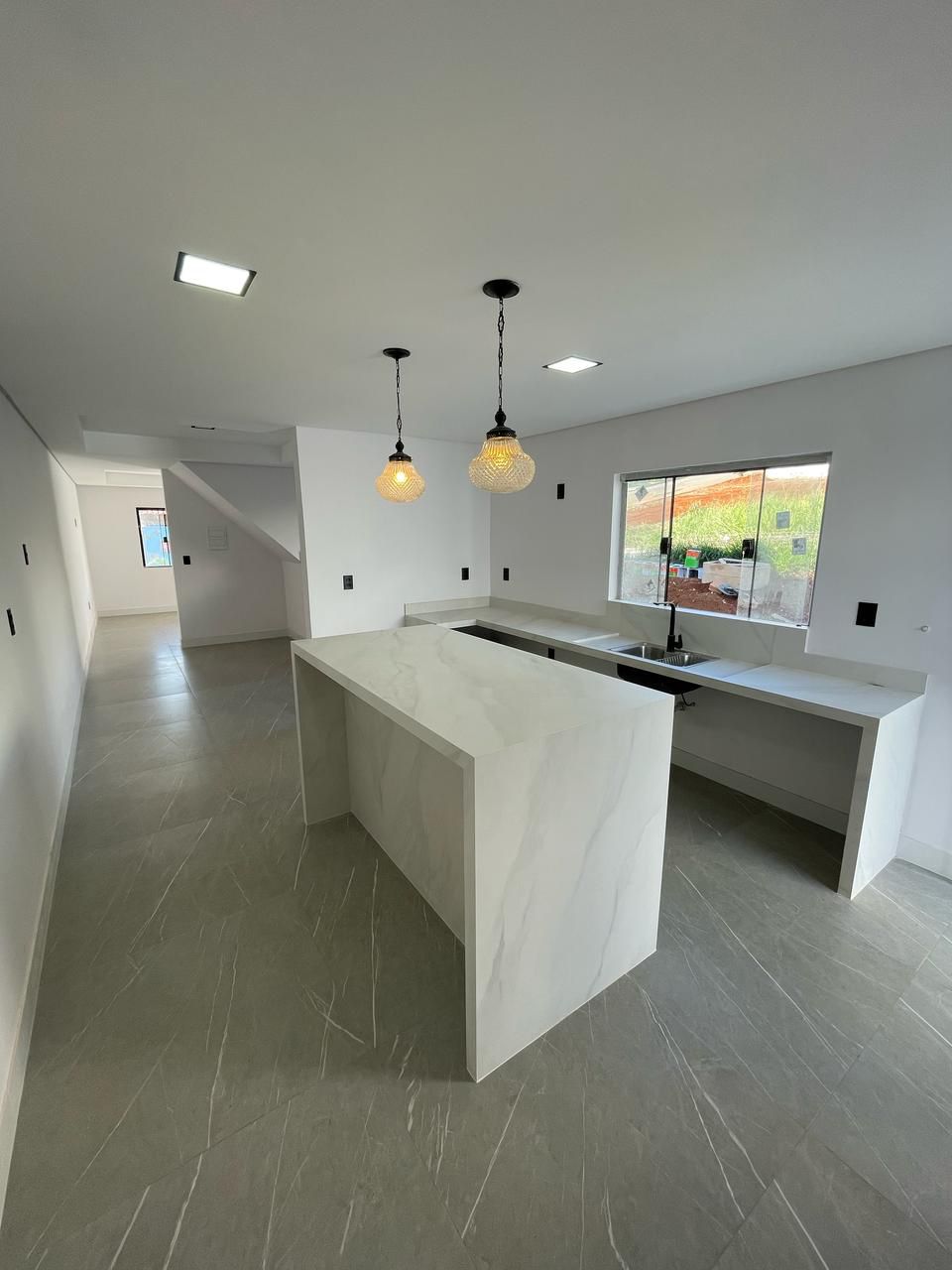 Casa à venda no Parque Real com cozinha em porcelanato, Pouso Alegre