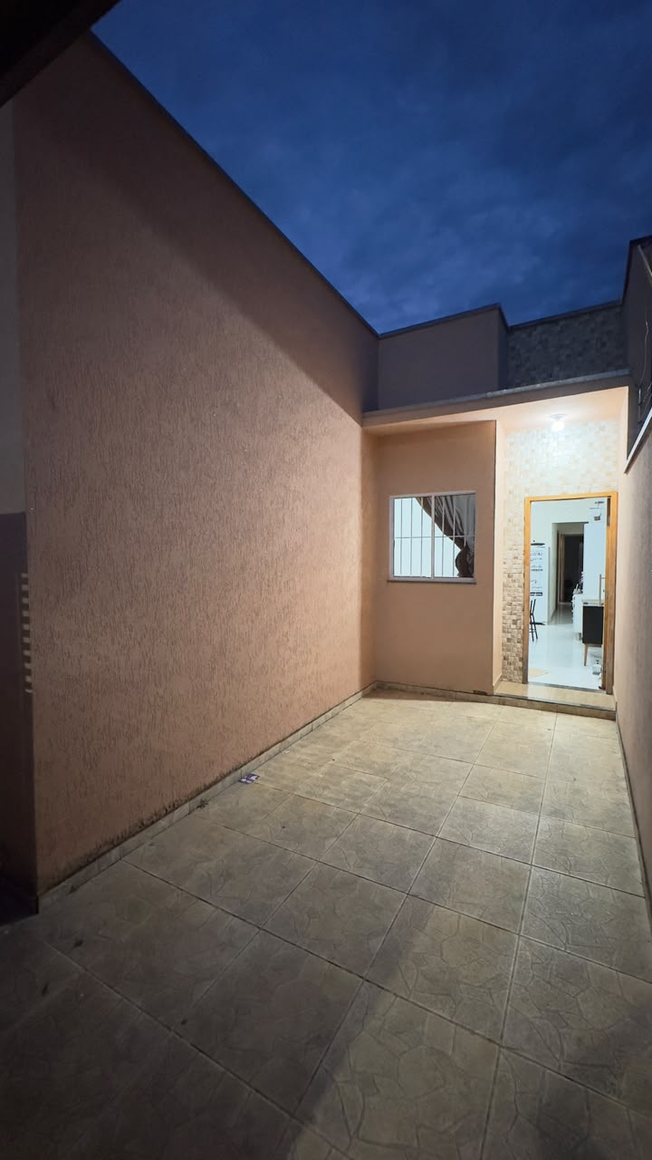 Quintal e entrada da casa