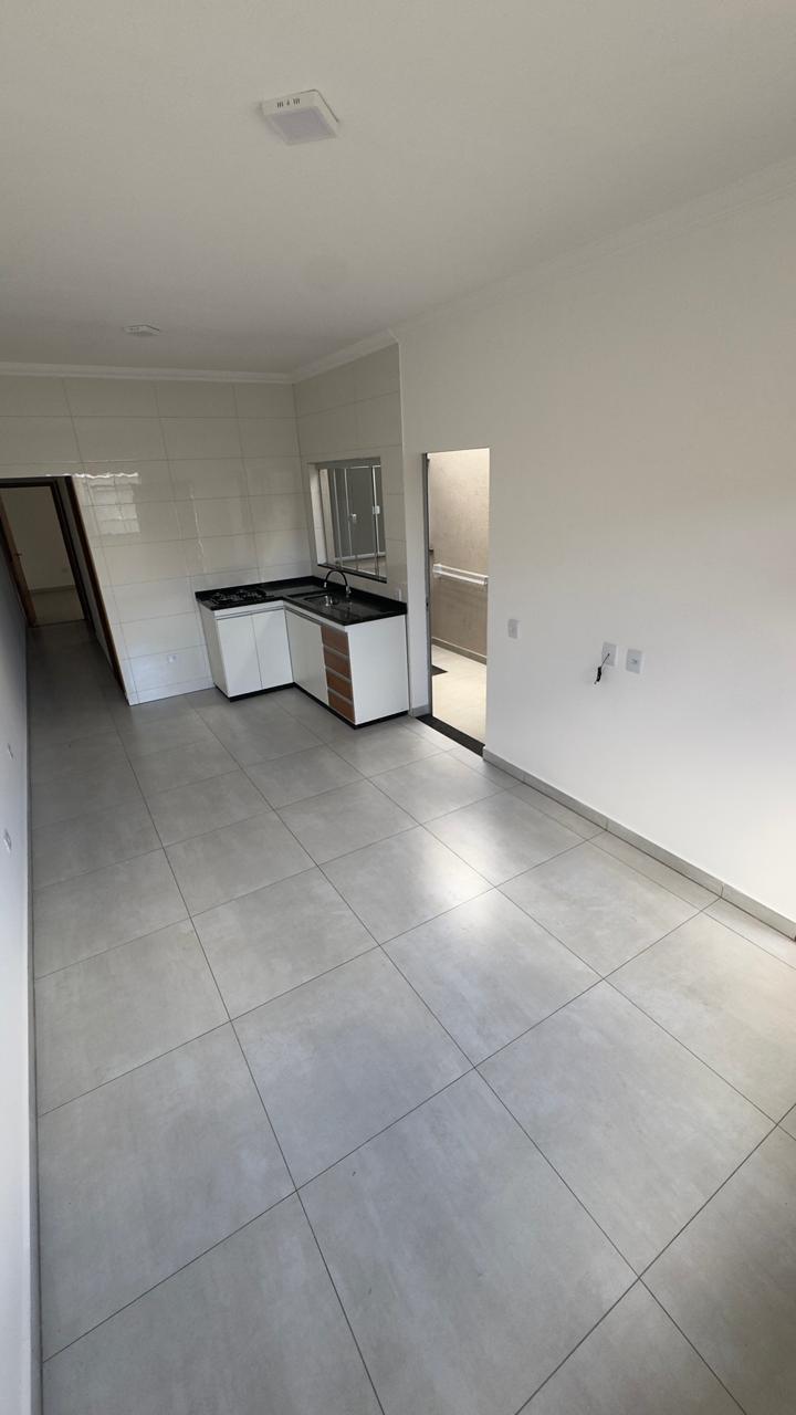 Sala integrada com a cozinha planejada