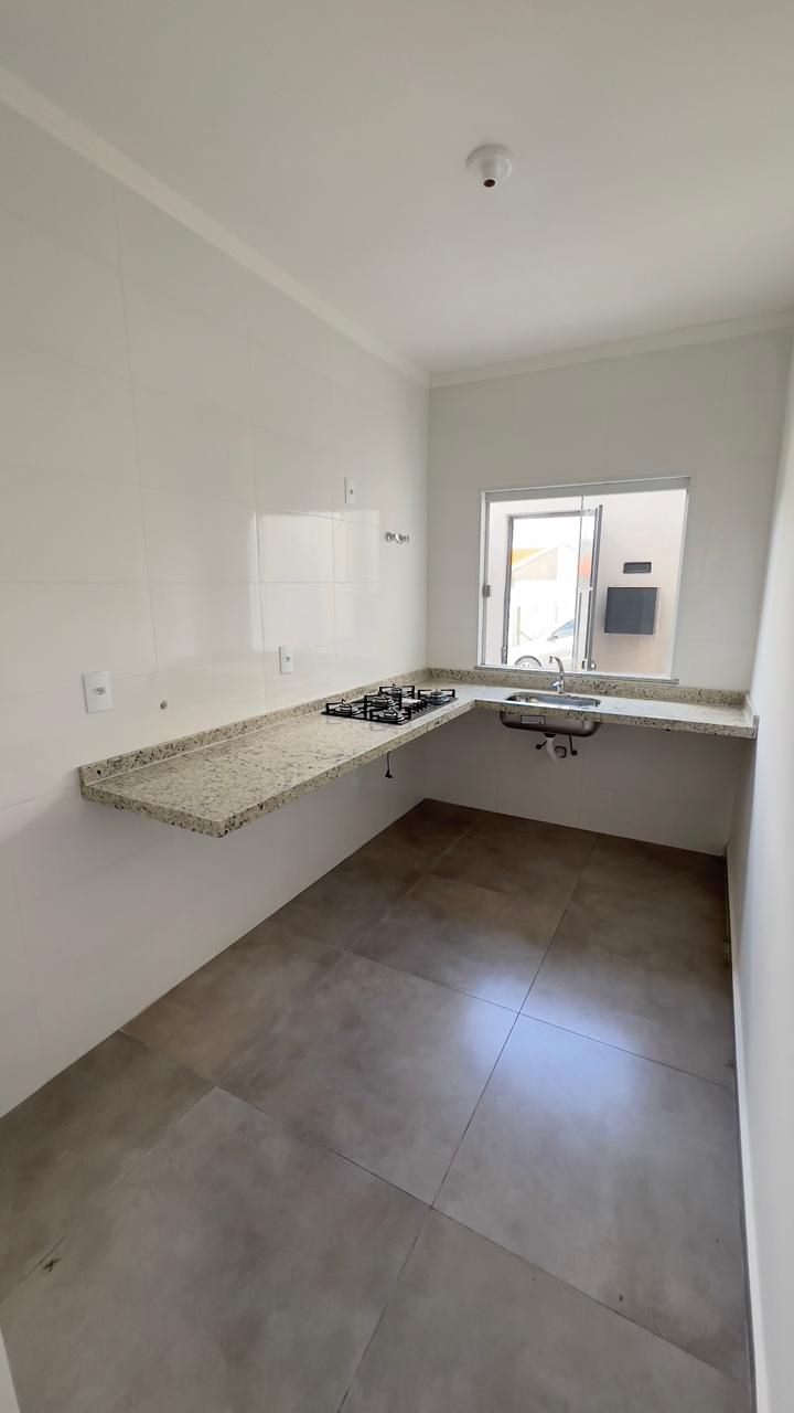 Cozinha com bancada em granito