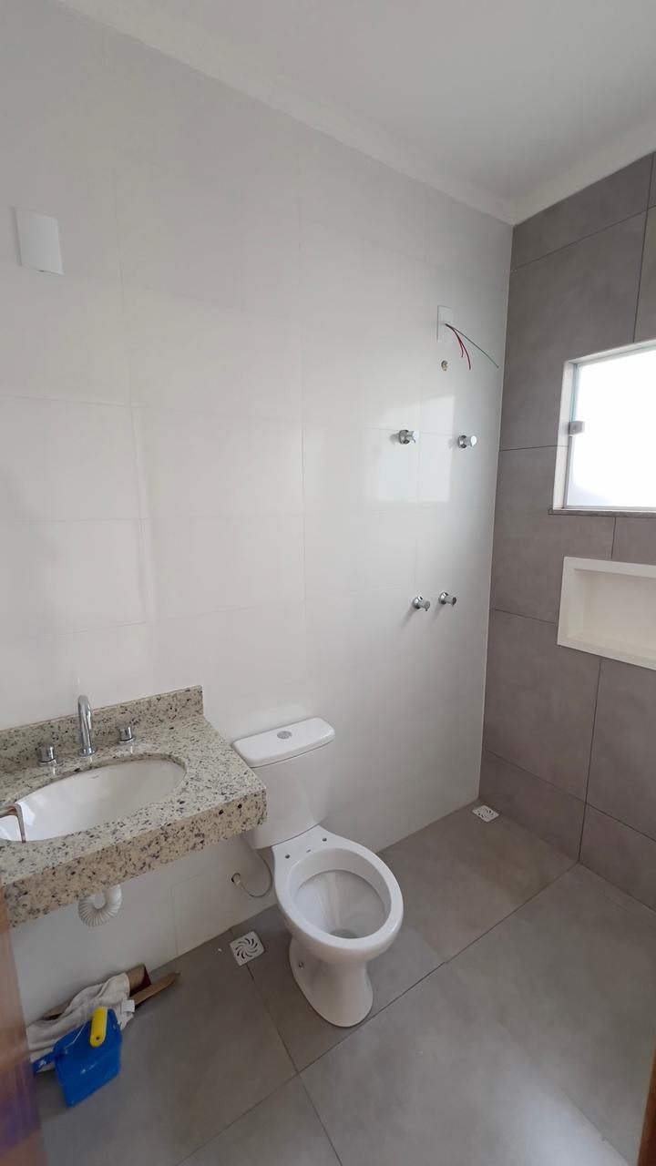 Banheiro com bancada em granito