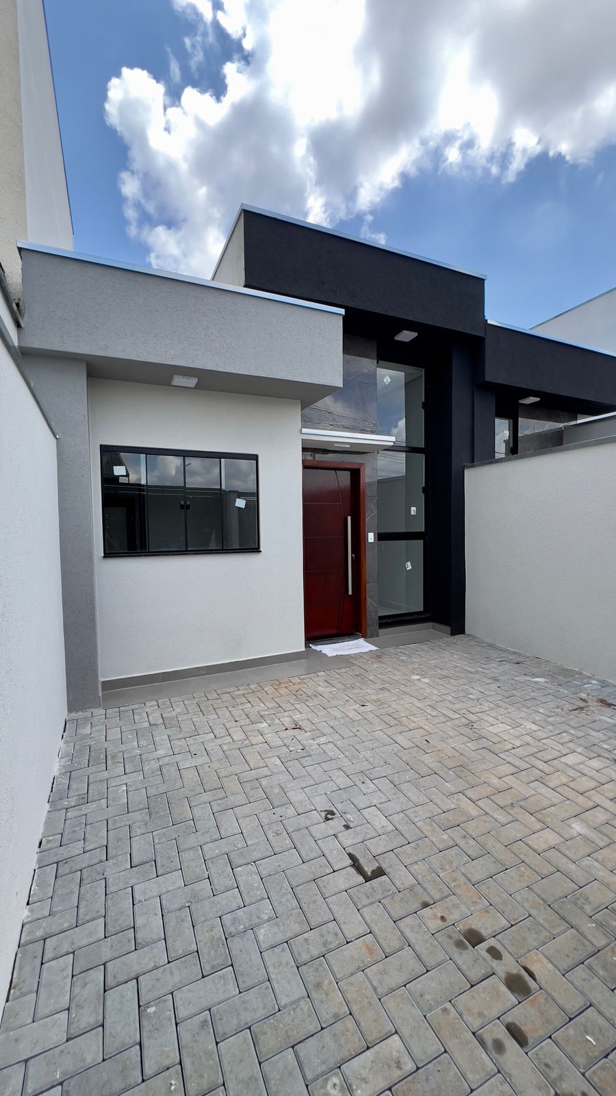 Casa nova com pé-direito alto no Parque Real, Pouso Alegre