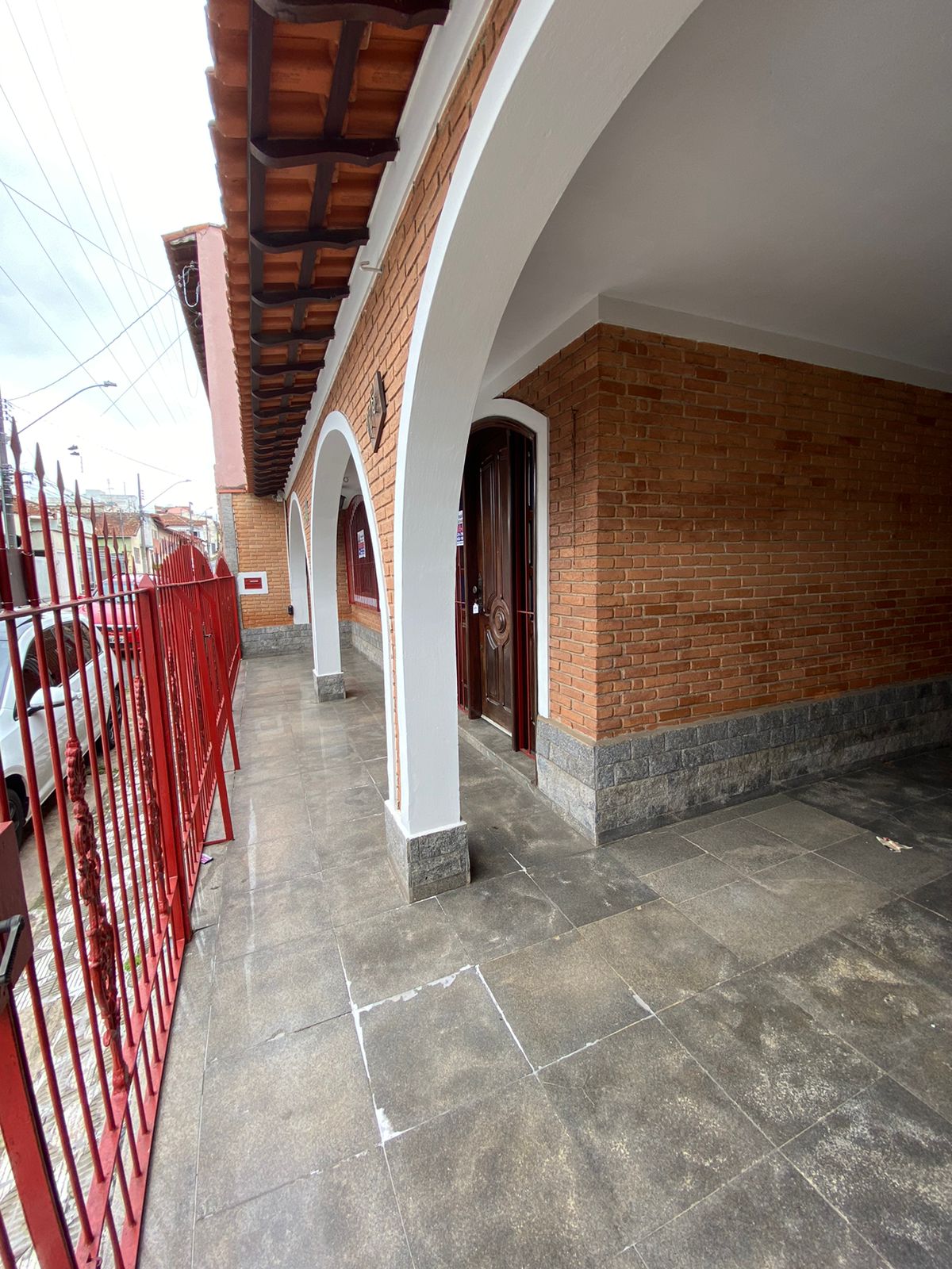 Casa à venda no Santa Filomena com varanda de arcos e tijolinho, Pouso Alegre