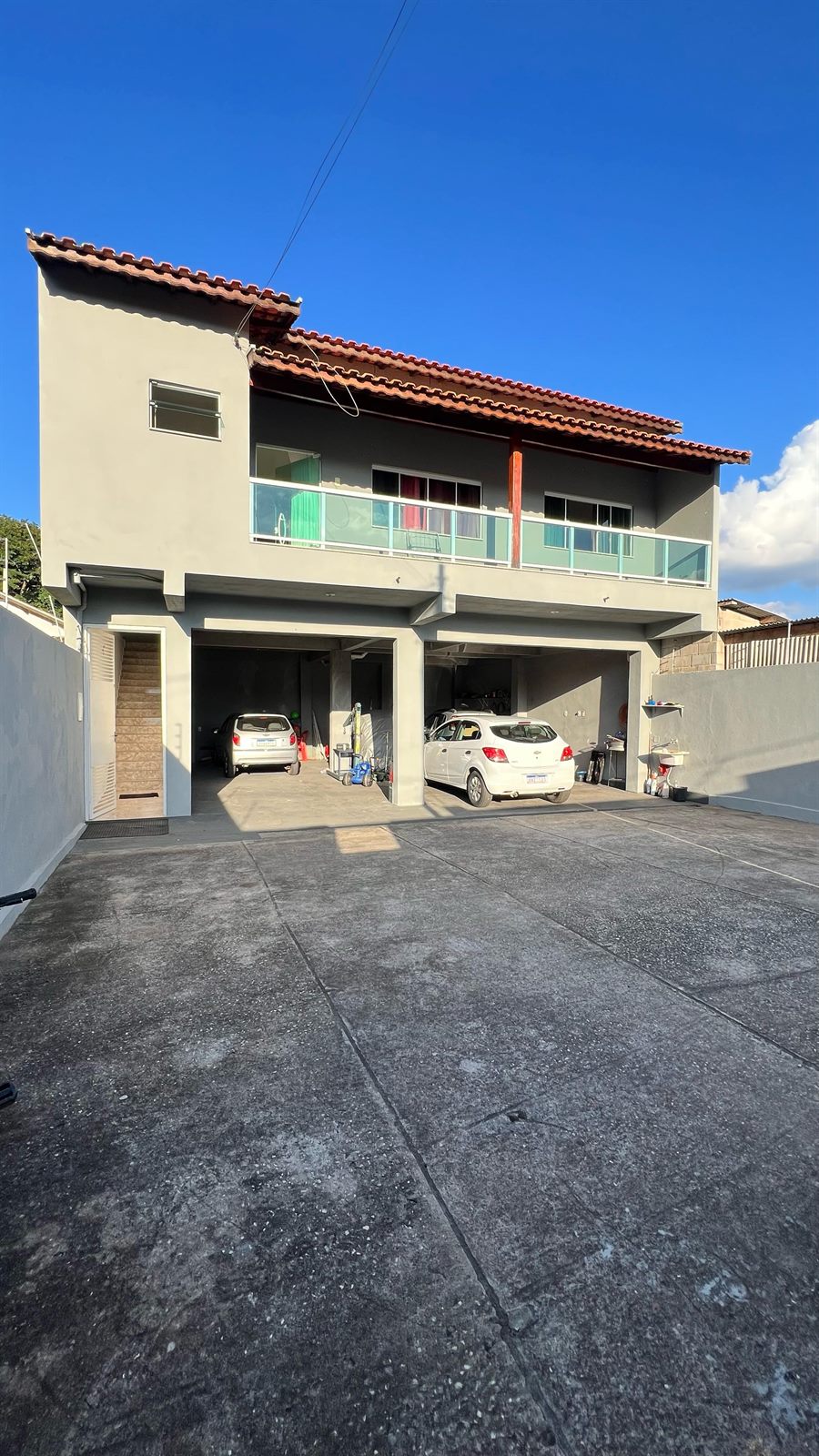 Casa à venda no Vale das Andorinhas com garagem coberta para 6 carros, Pouso Alegre