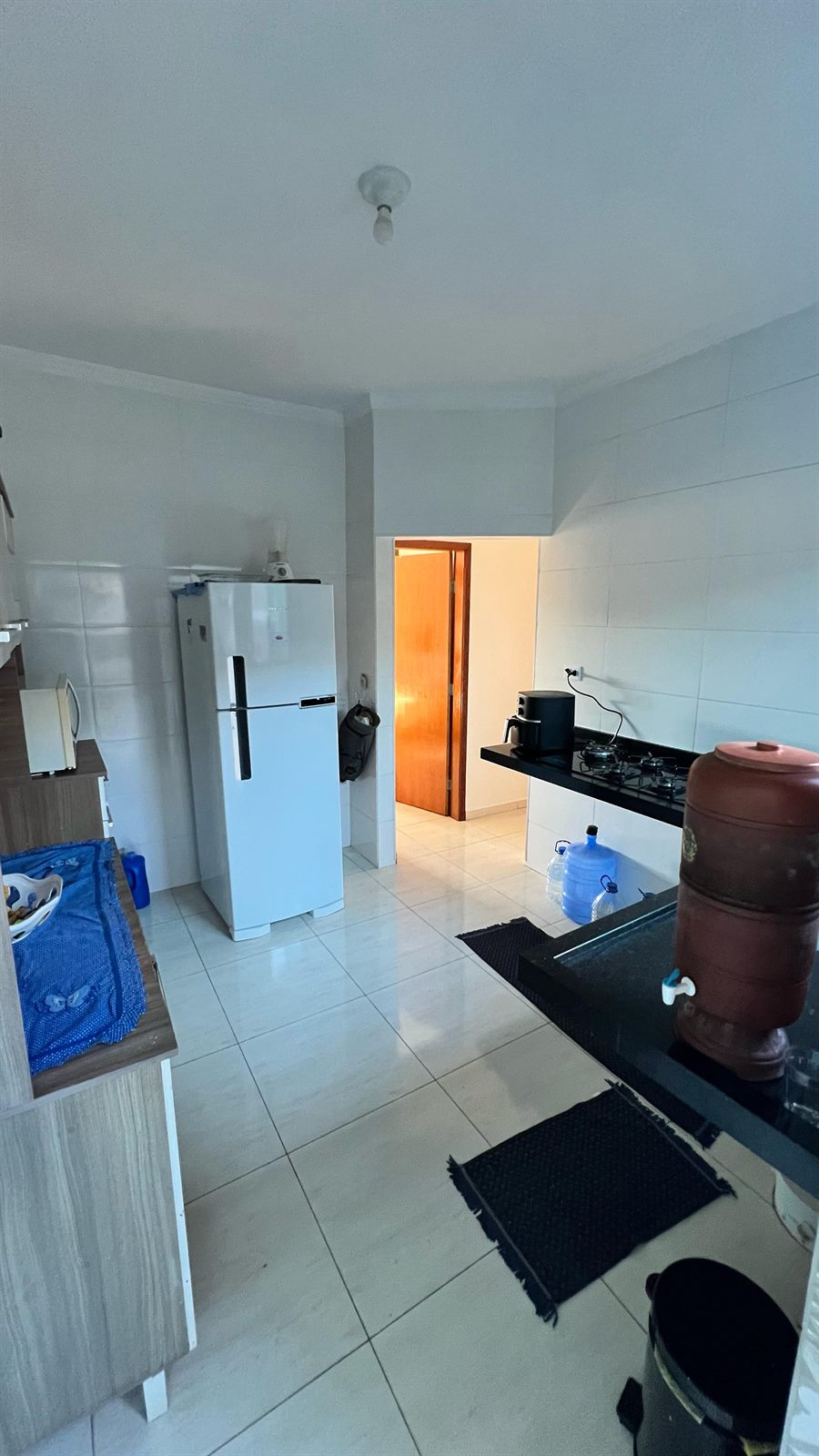 Cozinha com cooktop embutido