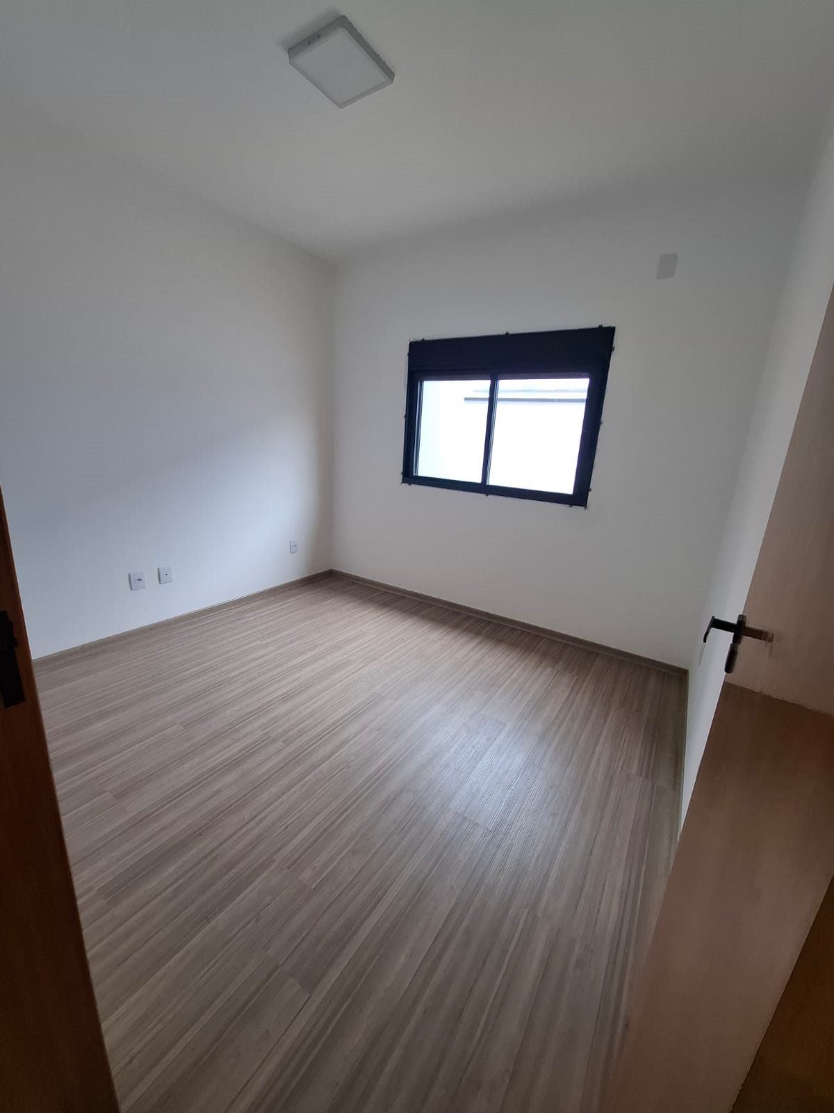 Quarto amplo