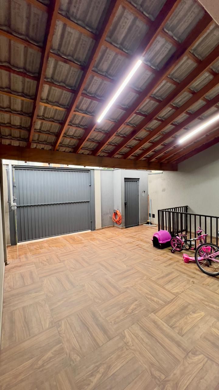 Garagem coberta para 2 carros