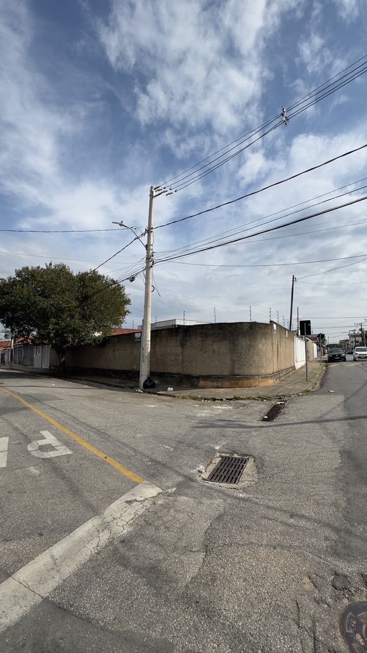 Rua em frente ao terreno