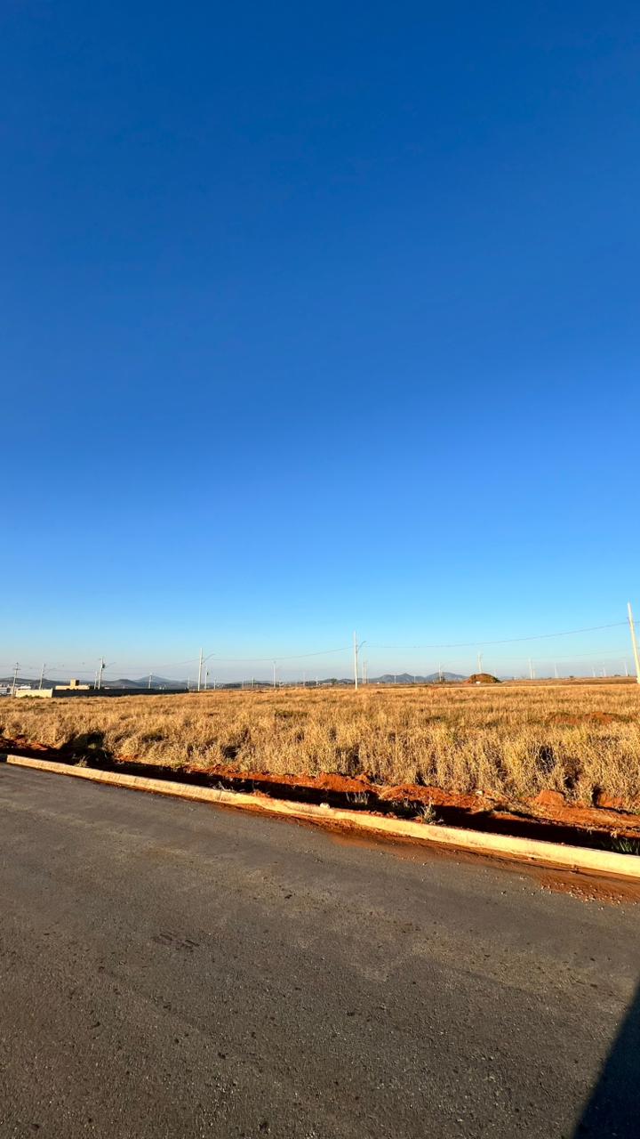 Vista do lote com infraestrutura do loteamento
