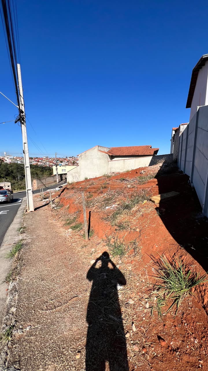 Lateral do lote e calçada