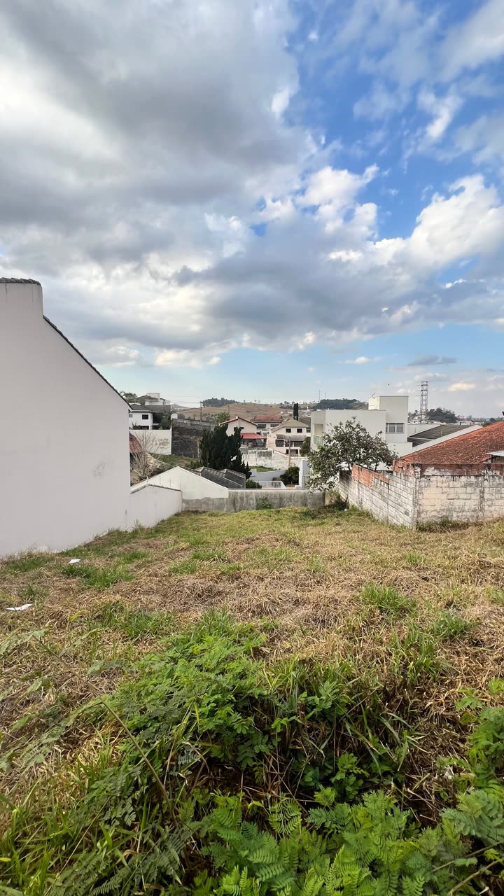 Área do lote e muros laterais