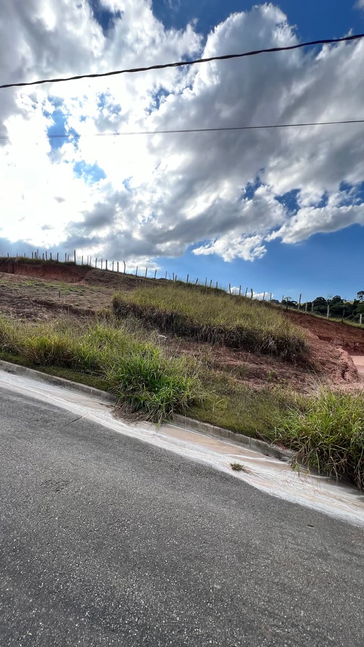 Outro ângulo da frente do terreno