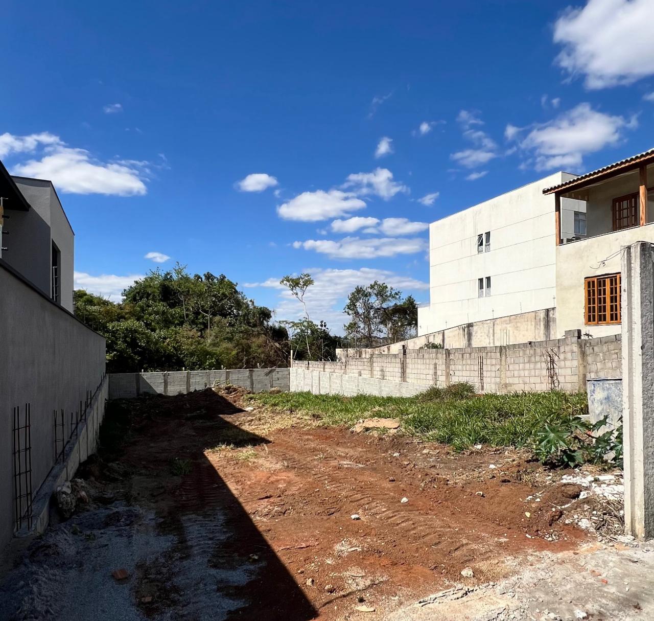 Lote de 360 m² à venda no Santa Rita II, próximo ao Fórum, Pouso Alegre