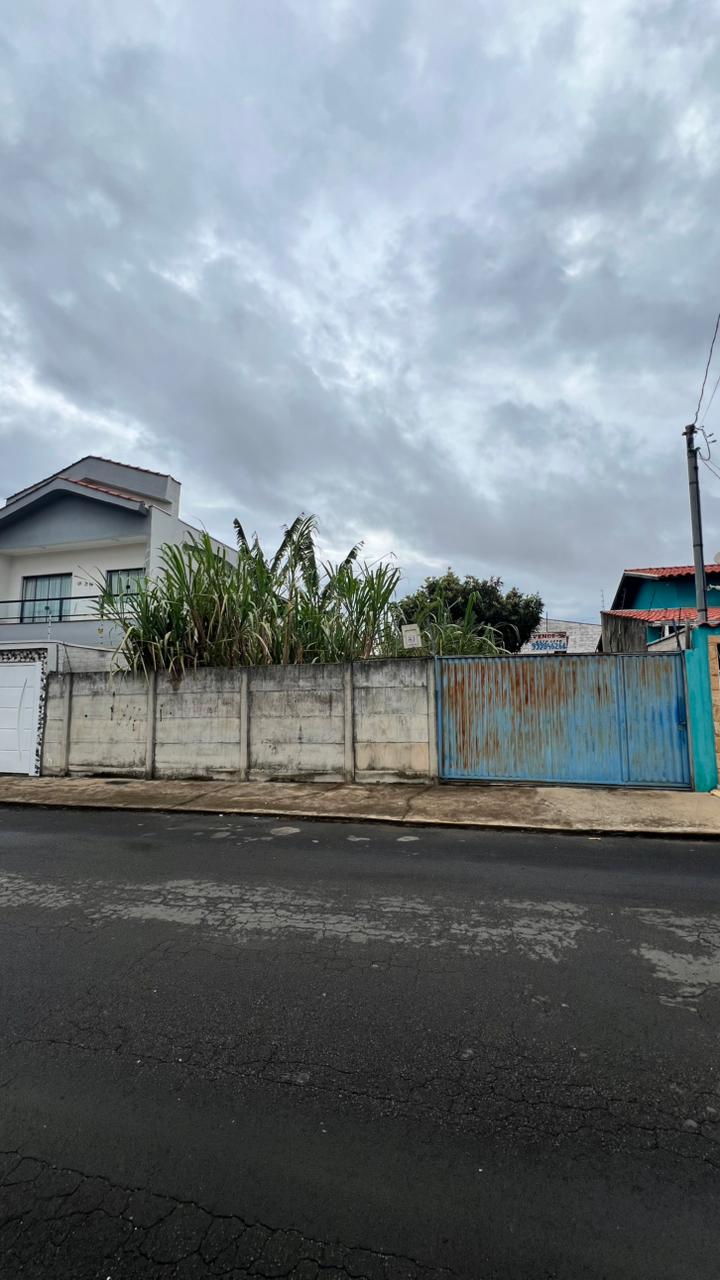 Lote murado de 300 m² à venda no São Carlos, Pouso Alegre