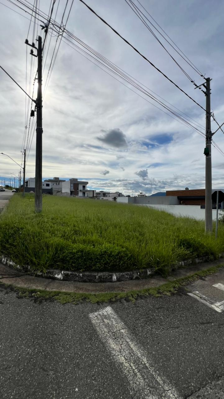 Lote de esquina de 412 m² à venda no Serra Morena, Pouso Alegre